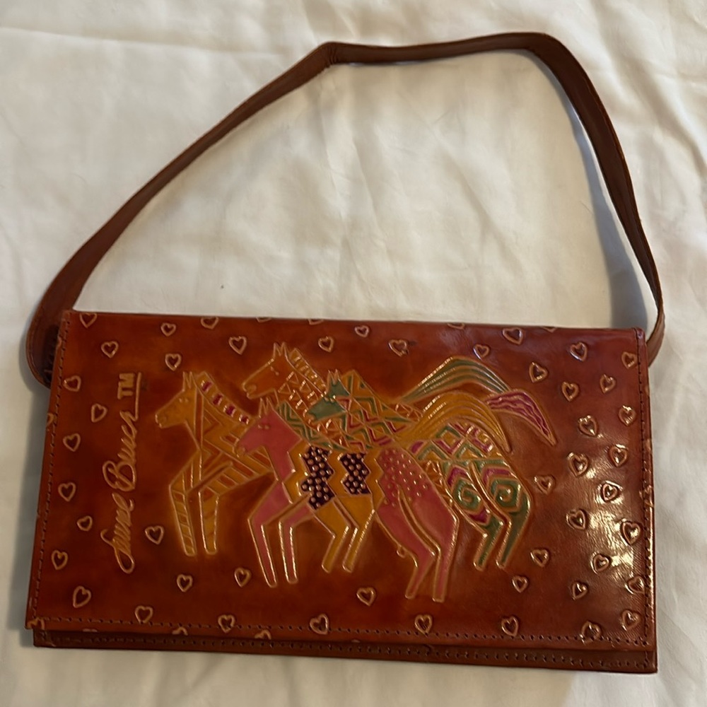Selling this never used shoulder bag.